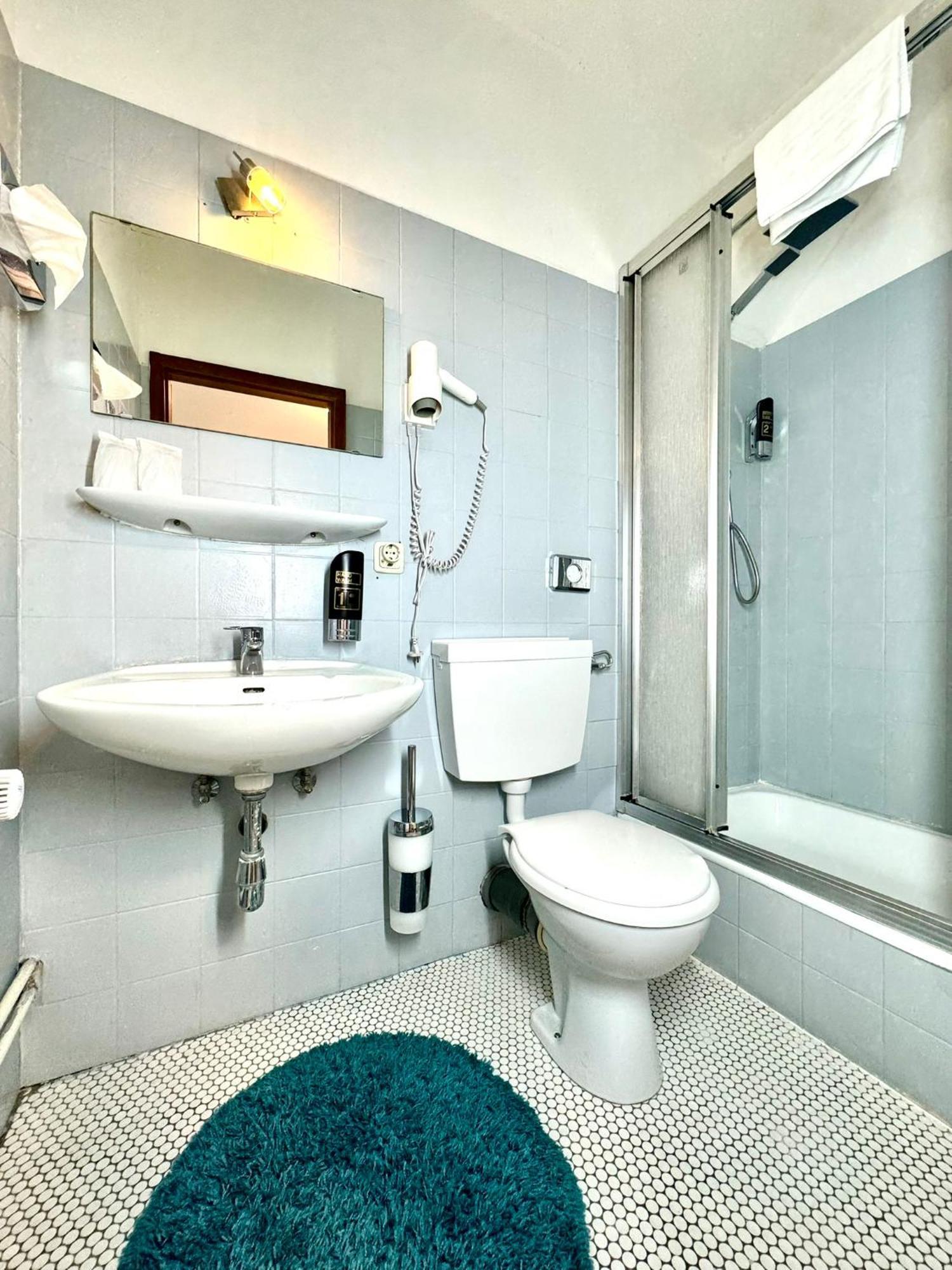 Hotel Zum Ruecking Northeim Buitenkant foto