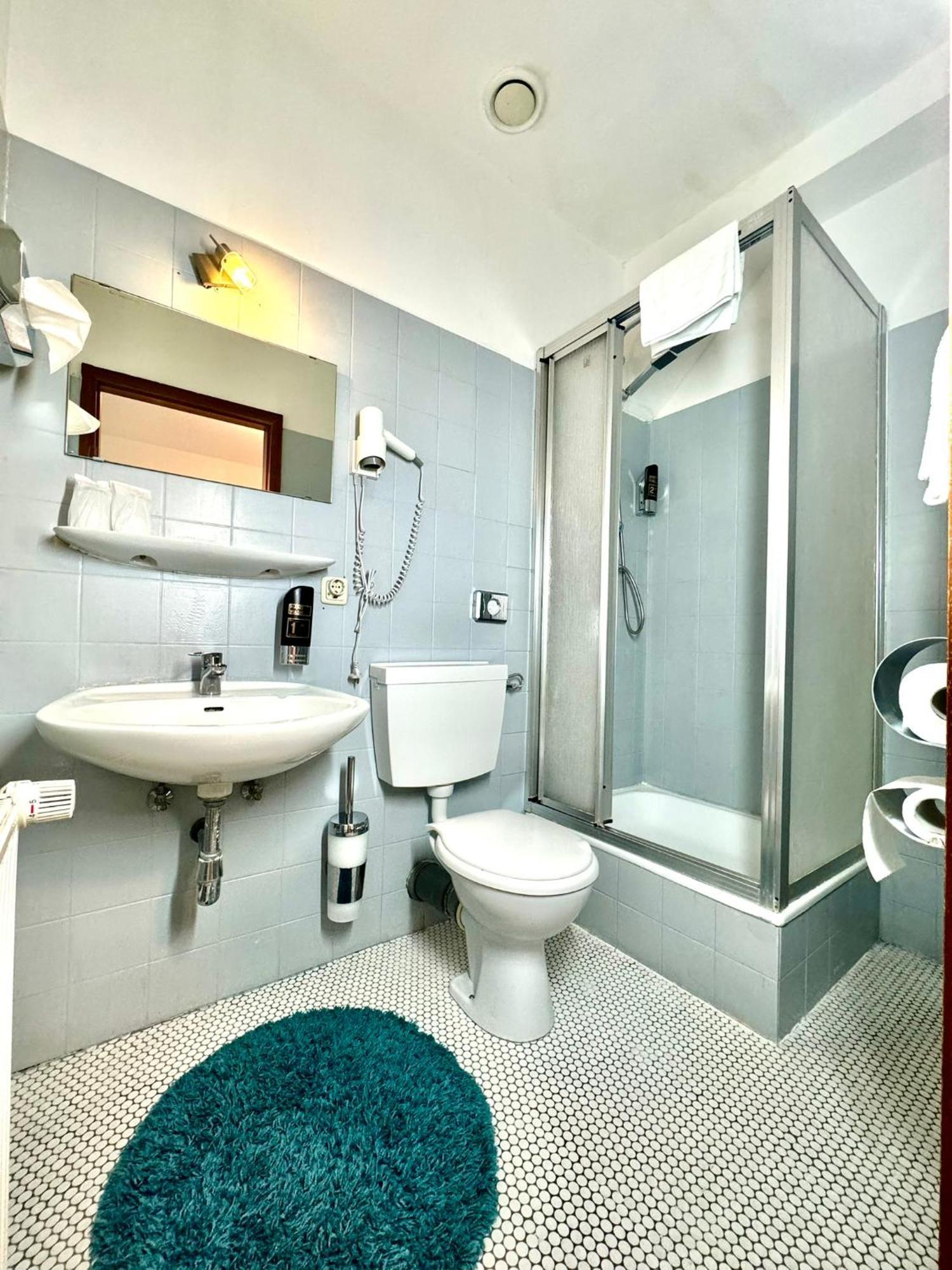 Hotel Zum Ruecking Northeim Buitenkant foto