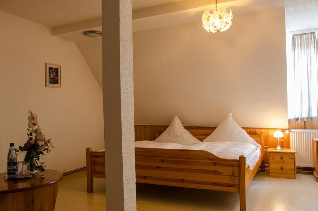 Hotel Zum Ruecking Northeim Buitenkant foto